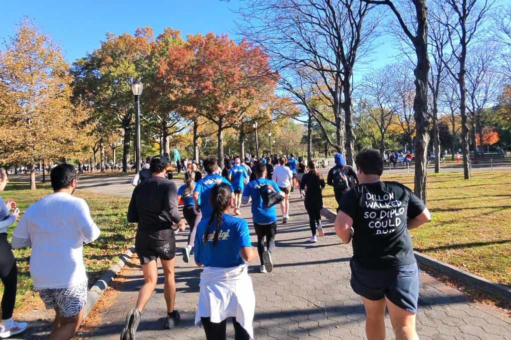 Diplo跑步俱乐部现场，Meta眼镜捕捉的运动画面