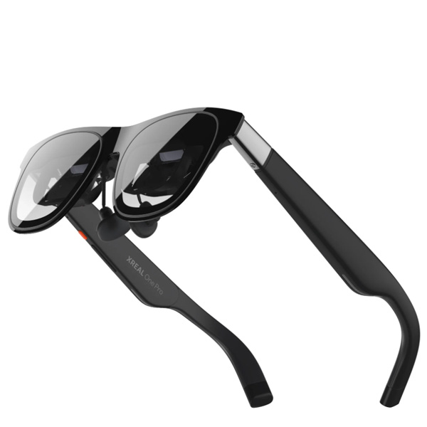 Xreal One 产品渲染图，展示巨屏效果